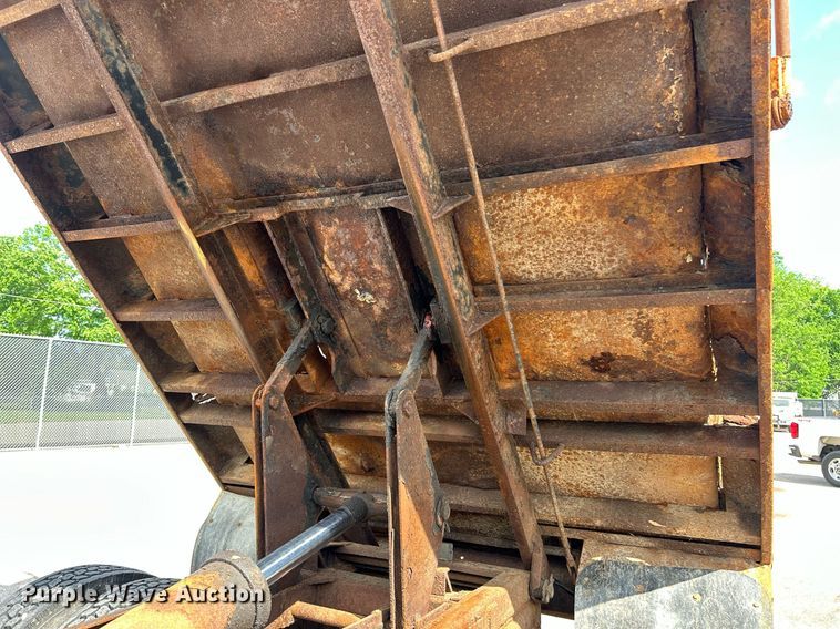 image for item EK8123 1999 International 4900 dump truck