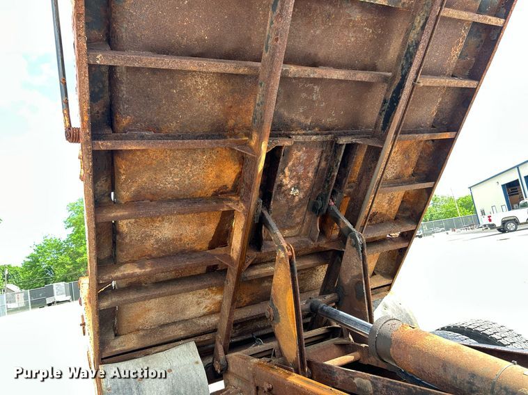 image for item EK8123 1999 International 4900 dump truck