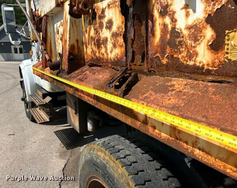 image for item EK8123 1999 International 4900 dump truck