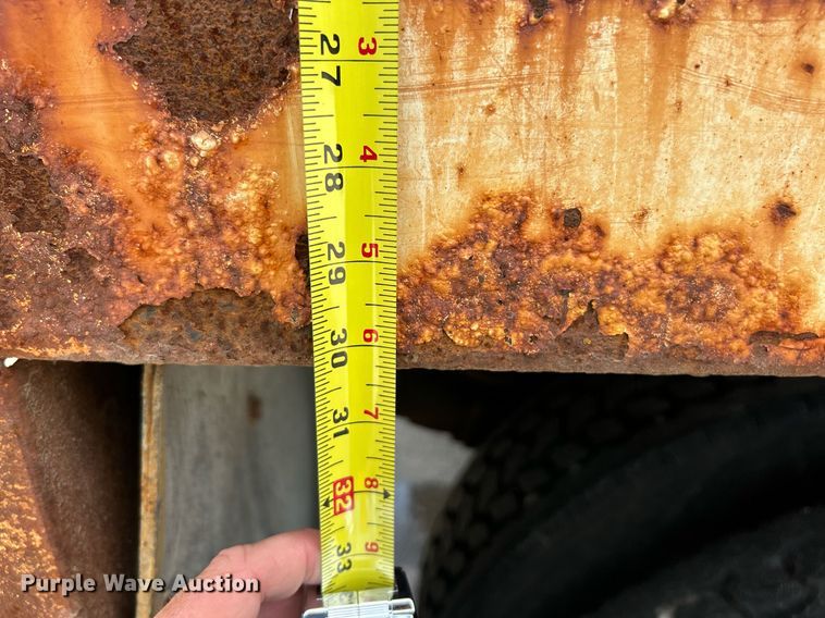 image for item EK8123 1999 International 4900 dump truck