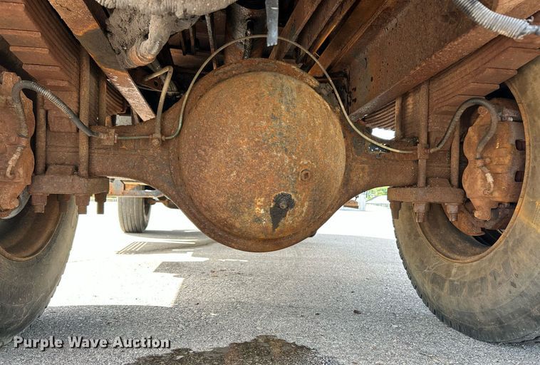 image for item EK8123 1999 International 4900 dump truck