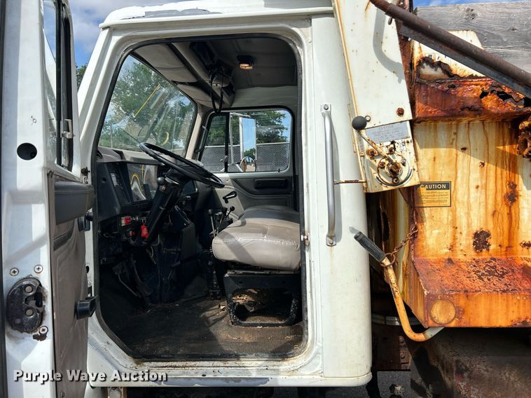 image for item EK8123 1999 International 4900 dump truck