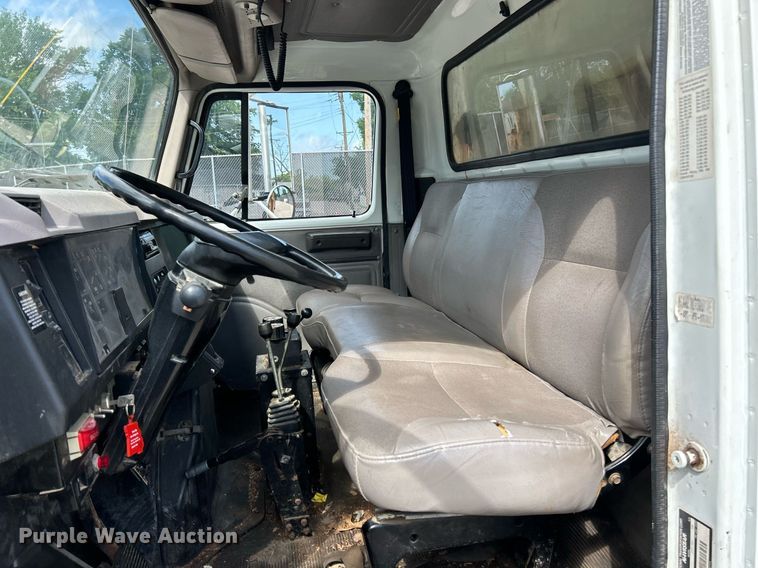 image for item EK8123 1999 International 4900 dump truck