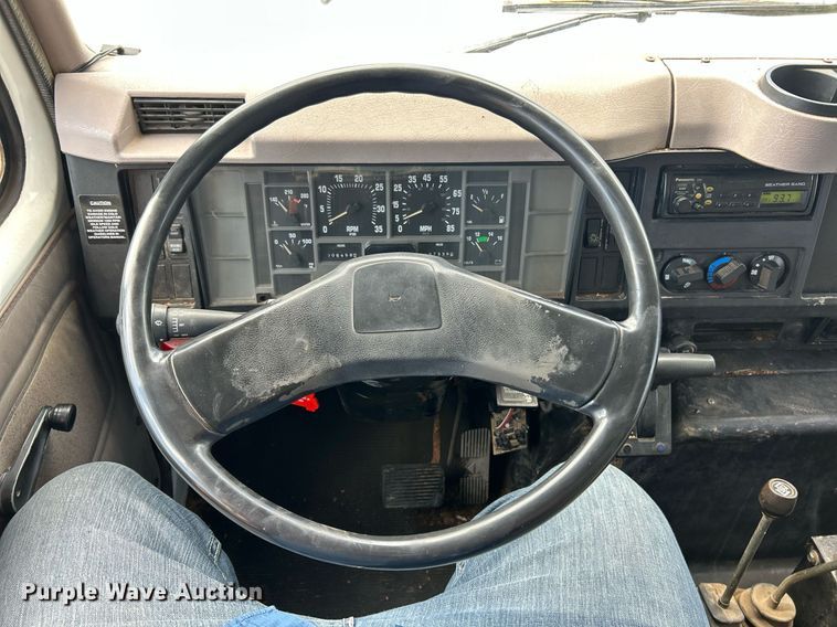 image for item EK8123 1999 International 4900 dump truck