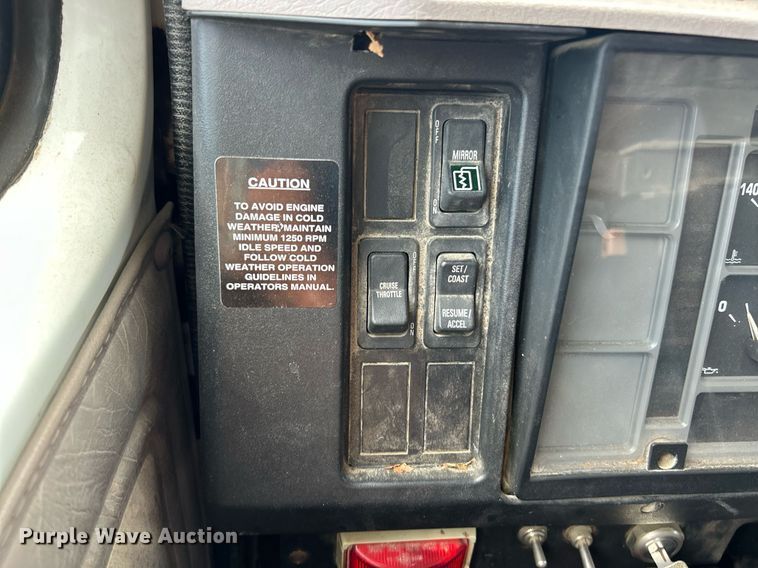 image for item EK8123 1999 International 4900 dump truck