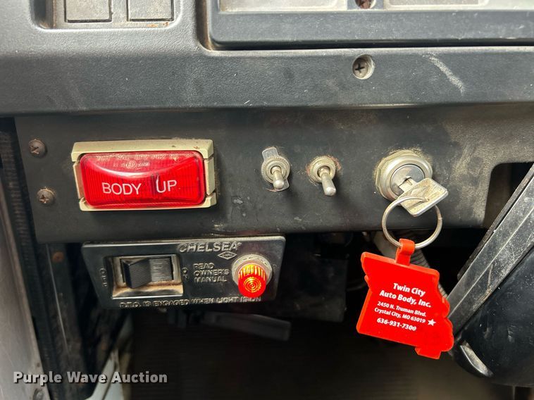 image for item EK8123 1999 International 4900 dump truck