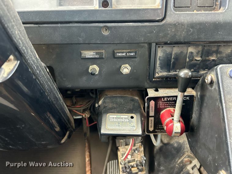 image for item EK8123 1999 International 4900 dump truck