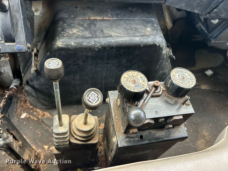 image for item EK8123 1999 International 4900 dump truck