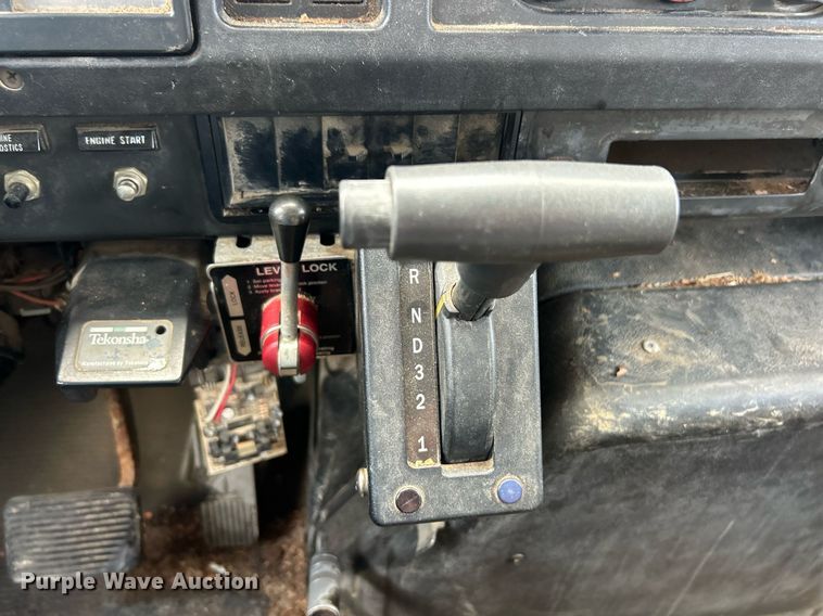 image for item EK8123 1999 International 4900 dump truck