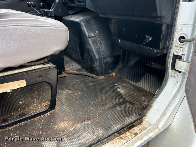 image for item EK8123 1999 International 4900 dump truck