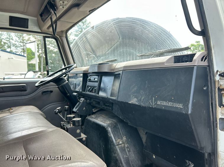 image for item EK8123 1999 International 4900 dump truck