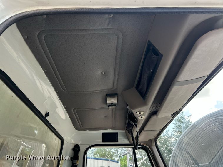 image for item EK8123 1999 International 4900 dump truck