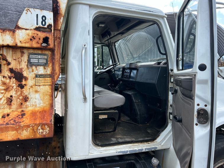 image for item EK8123 1999 International 4900 dump truck