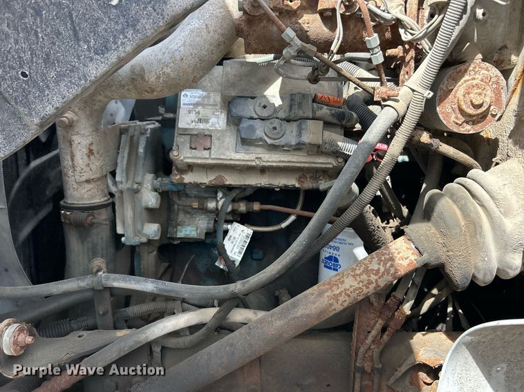 image for item EK8123 1999 International 4900 dump truck