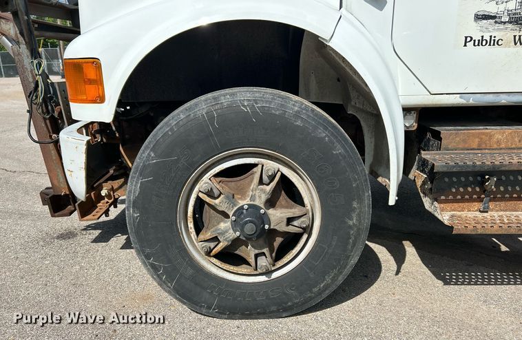 image for item EK8123 1999 International 4900 dump truck