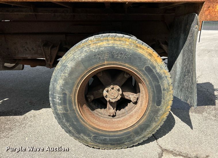 image for item EK8123 1999 International 4900 dump truck