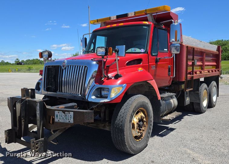 image for item EM0043 2006 International 7400 dump truck