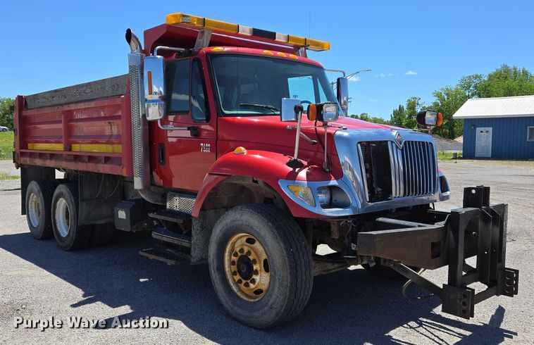 image for item EM0043 2006 International 7400 dump truck