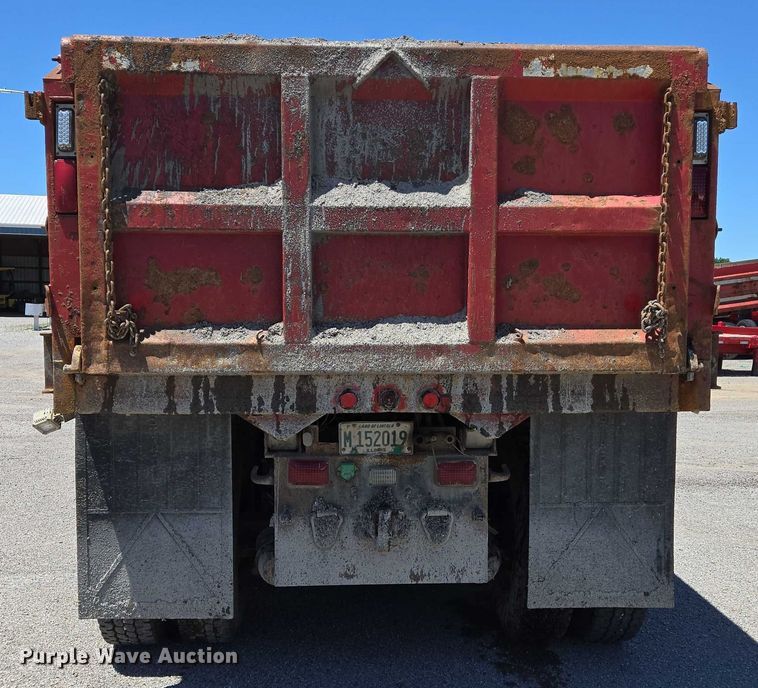 image for item EM0043 2006 International 7400 dump truck