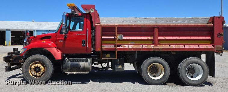 image for item EM0043 2006 International 7400 dump truck