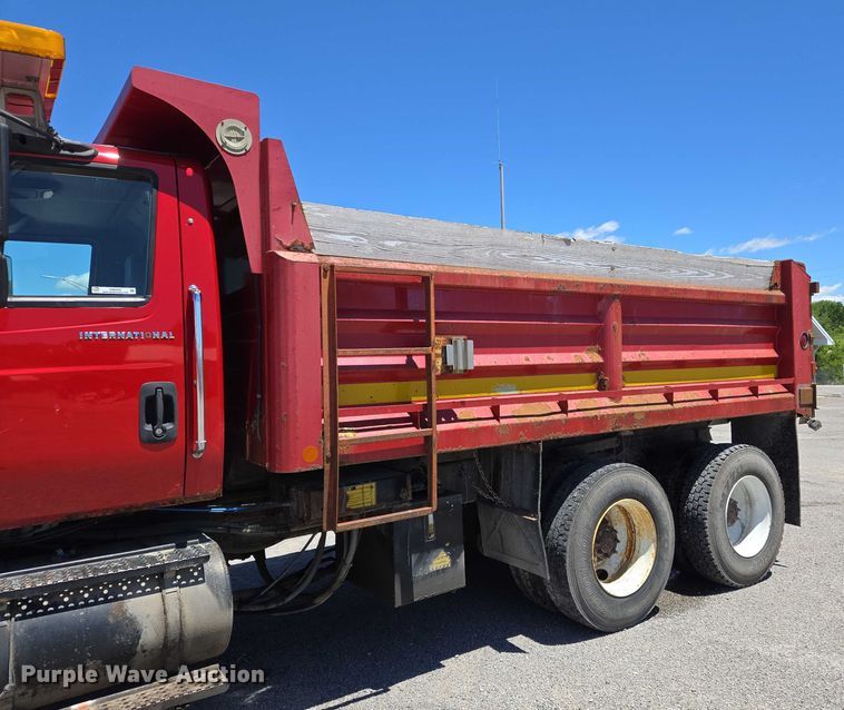 image for item EM0043 2006 International 7400 dump truck