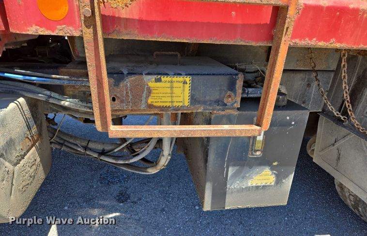 image for item EM0043 2006 International 7400 dump truck