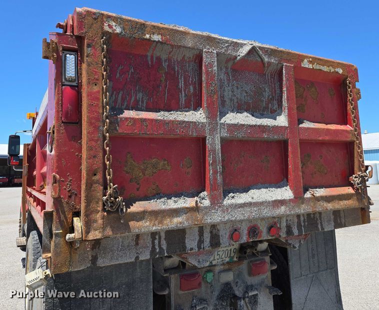 image for item EM0043 2006 International 7400 dump truck