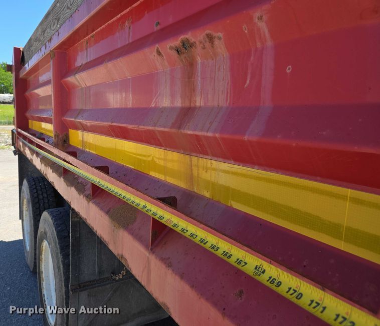 image for item EM0043 2006 International 7400 dump truck