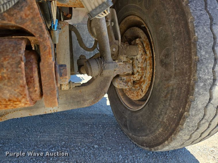 image for item EM0043 2006 International 7400 dump truck