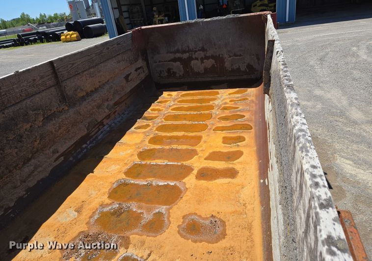 image for item EM0043 2006 International 7400 dump truck