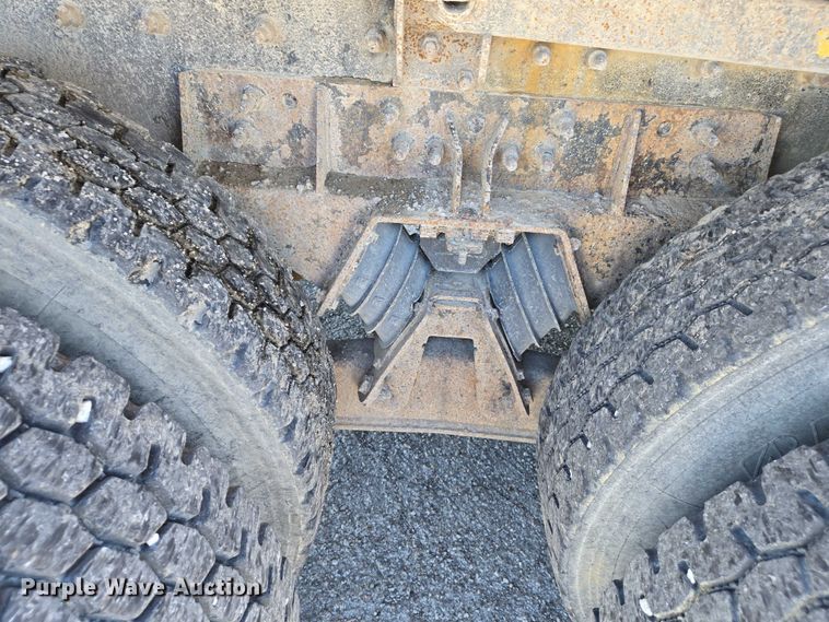 image for item EM0043 2006 International 7400 dump truck