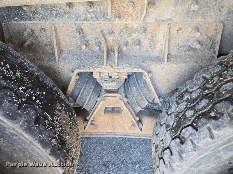 image for item EM0043 2006 International 7400 dump truck