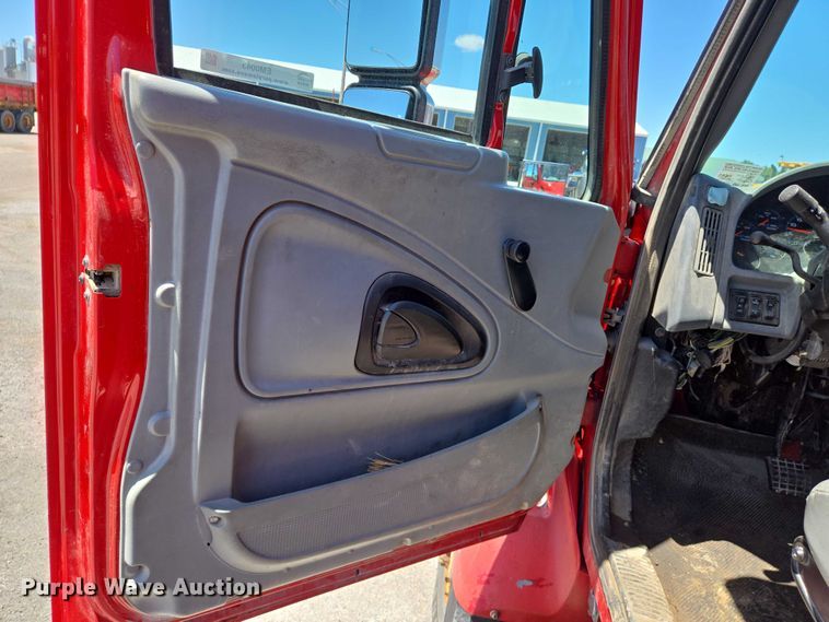 image for item EM0043 2006 International 7400 dump truck