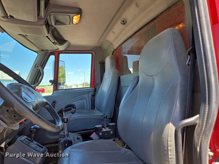 image for item EM0043 2006 International 7400 dump truck