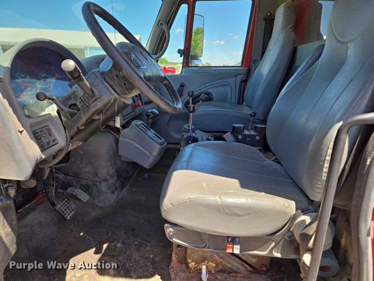 image for item EM0043 2006 International 7400 dump truck