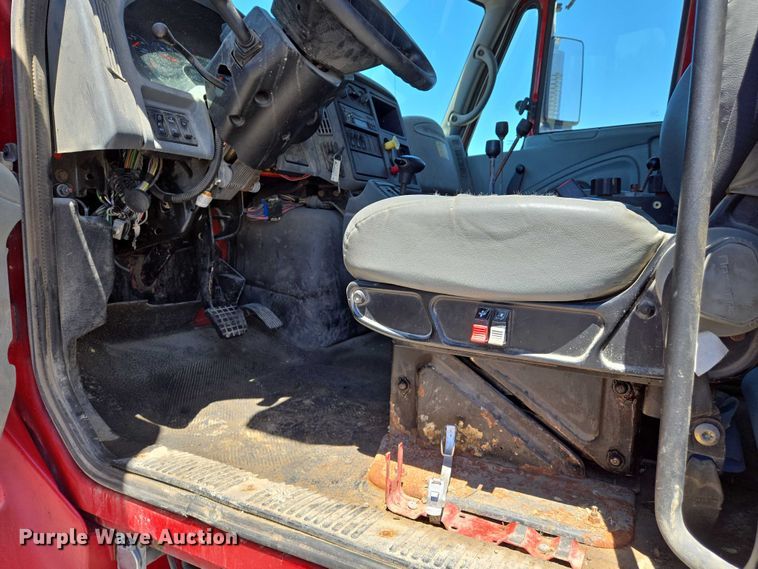 image for item EM0043 2006 International 7400 dump truck