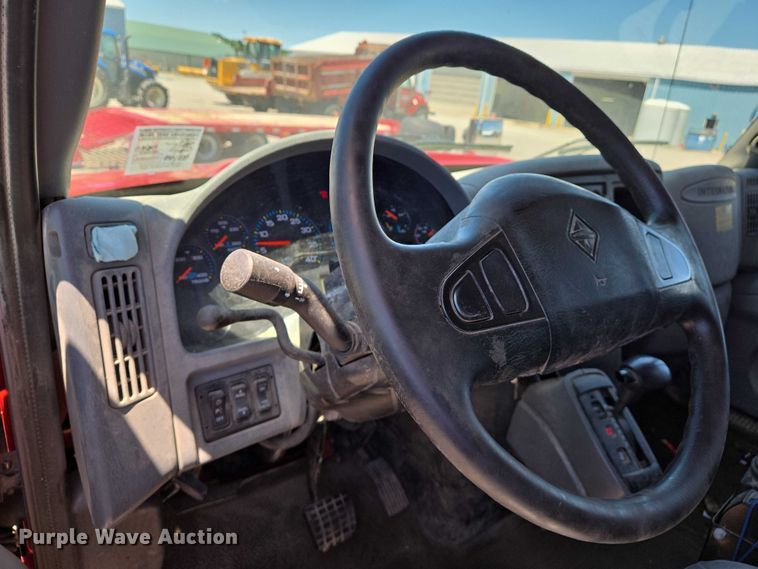 image for item EM0043 2006 International 7400 dump truck