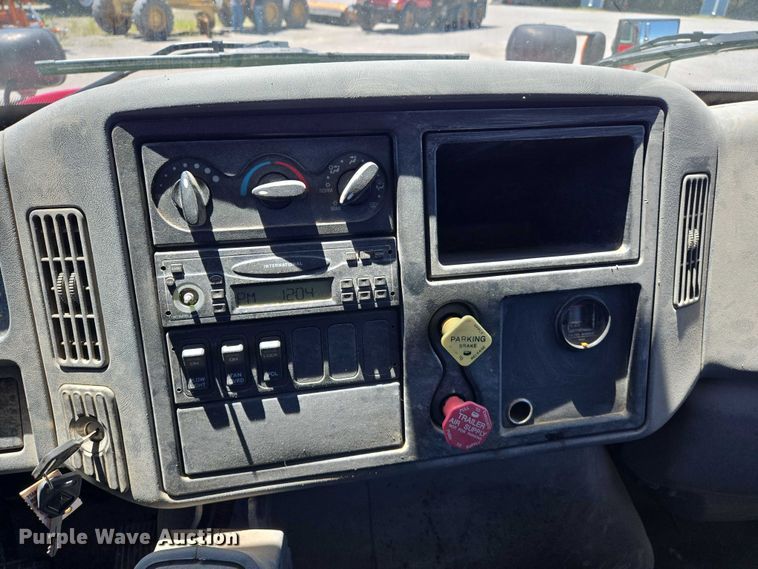 image for item EM0043 2006 International 7400 dump truck