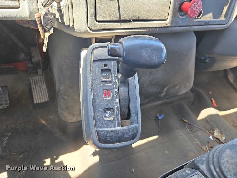 image for item EM0043 2006 International 7400 dump truck