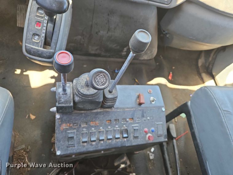 image for item EM0043 2006 International 7400 dump truck