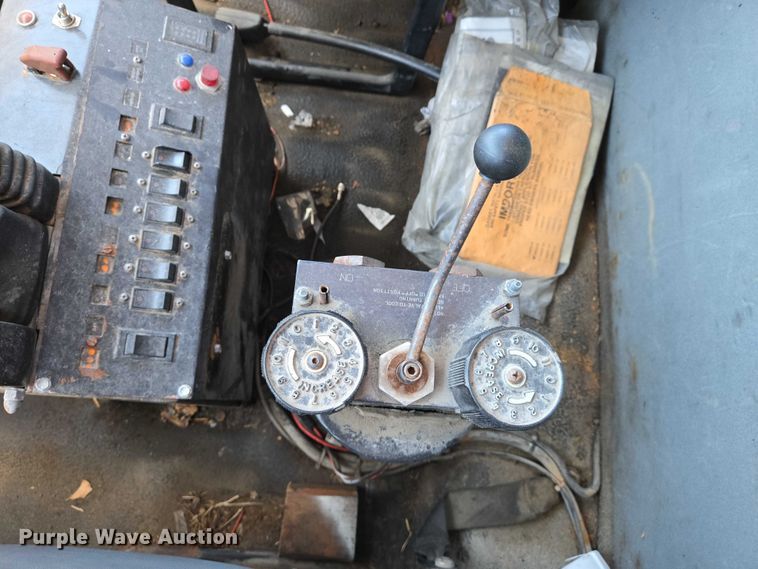 image for item EM0043 2006 International 7400 dump truck