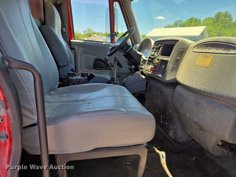 image for item EM0043 2006 International 7400 dump truck