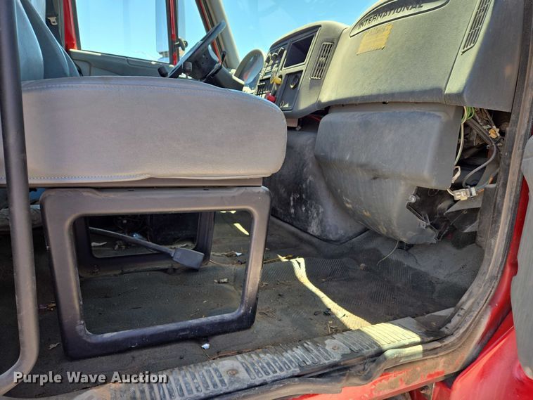 image for item EM0043 2006 International 7400 dump truck