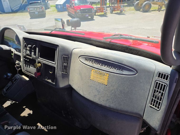 image for item EM0043 2006 International 7400 dump truck