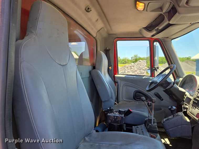 image for item EM0043 2006 International 7400 dump truck