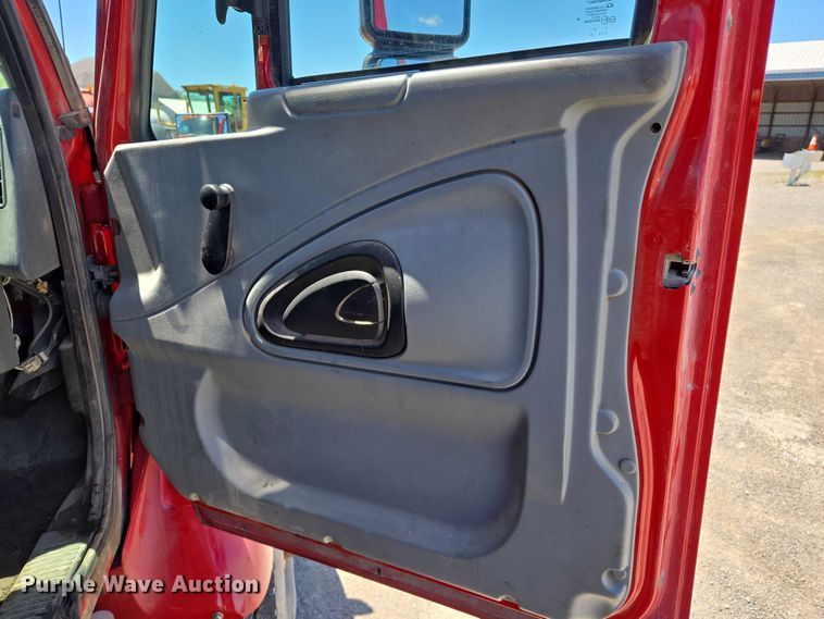 image for item EM0043 2006 International 7400 dump truck