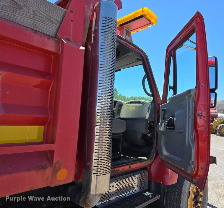 image for item EM0043 2006 International 7400 dump truck