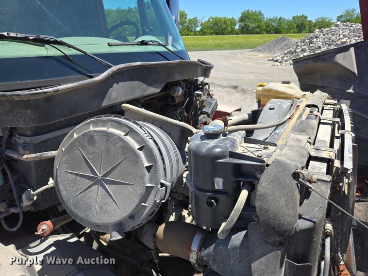 image for item EM0043 2006 International 7400 dump truck