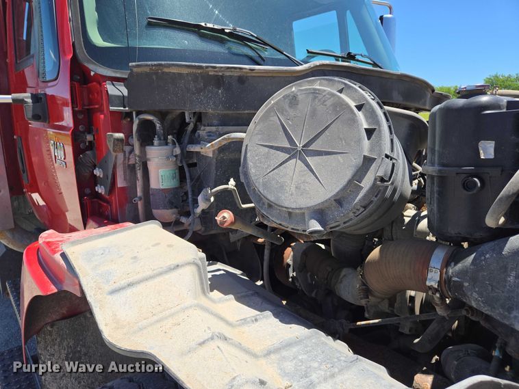 image for item EM0043 2006 International 7400 dump truck