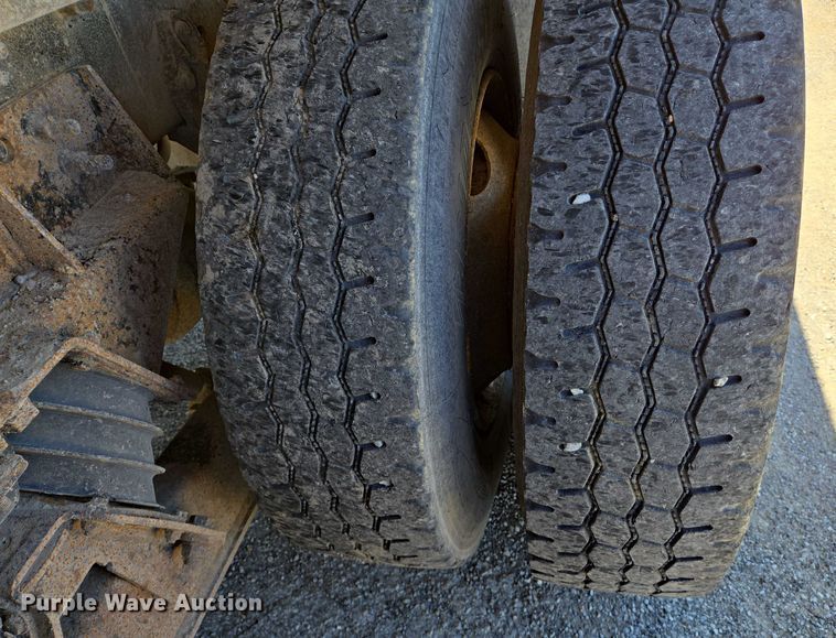 image for item EM0043 2006 International 7400 dump truck